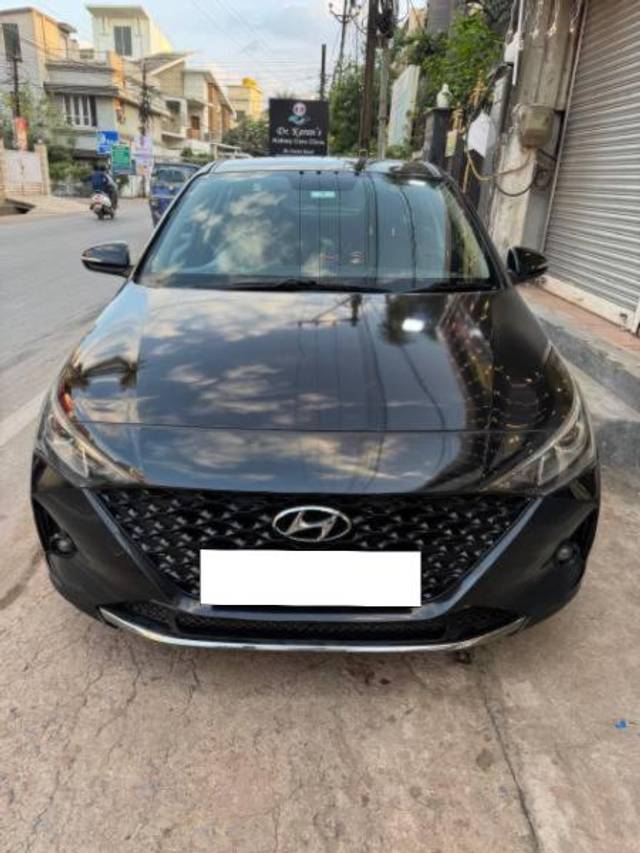 https://images10.gaadi.com/usedcar_image/4219092/original/processed_59d6f739-c66d-4c72-904b-72d8800fd267.jpg?imwidth=6400