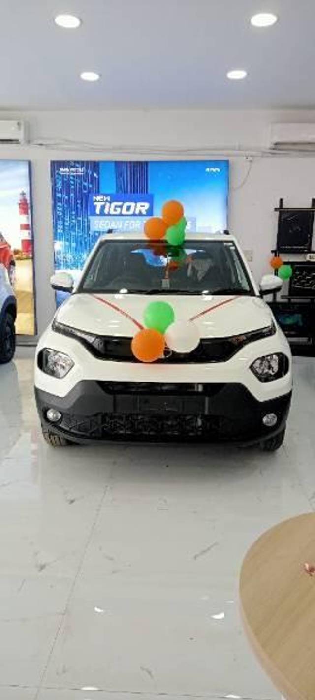 https://images10.gaadi.com/usedcar_image/4219158/original/processed_c7c7afbd-28f6-4929-8855-cdc4678f006d.jpg?imwidth=6400