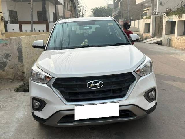 https://images10.gaadi.com/usedcar_image/4219240/original/processed_9922964e-784a-4383-b252-1c4a2a1172cf.jpg?imwidth=6400