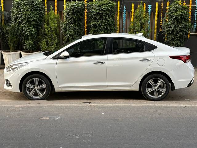 https://images10.gaadi.com/usedcar_image/4219387/original/f7e57c0212bb8fe14e8ade1a13830c25.jpeg?imwidth=6402