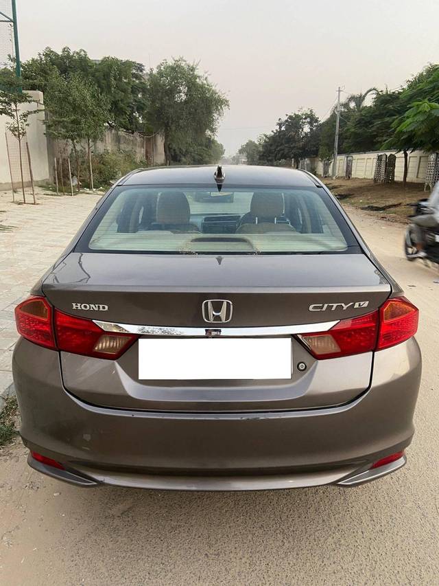 https://images10.gaadi.com/usedcar_image/4219465/original/processed_347be08b9b8f9db75c595b13f4df2120.jpg?imwidth=6402