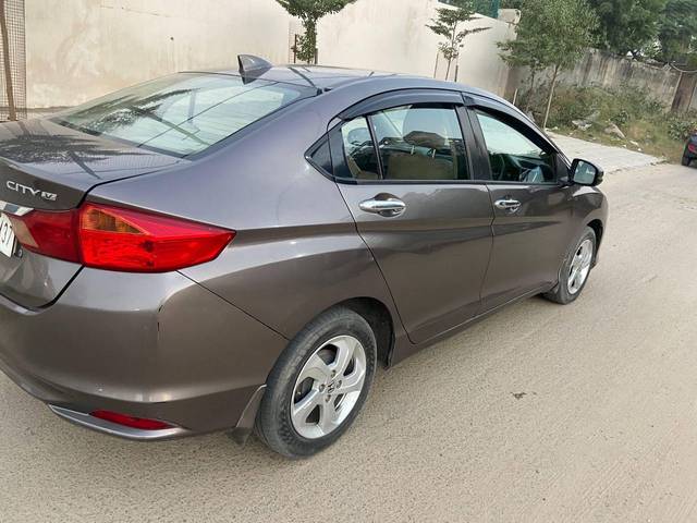 https://images10.gaadi.com/usedcar_image/4219465/original/processed_c81c60ae550a3ebb21ccfef0069fece8.jpg?imwidth=6401