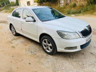 Skoda Laura Skoda Laura Elegance 2.0 TDI CR AT