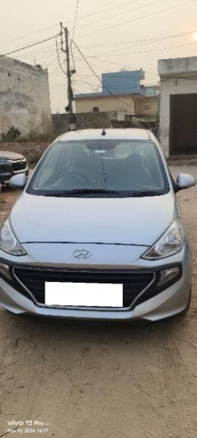 https://images10.gaadi.com/usedcar_image/4219495/original/processed_ab19133e-4aa0-4811-88d8-0a06aa6bd56c.jpg?imwidth=6402