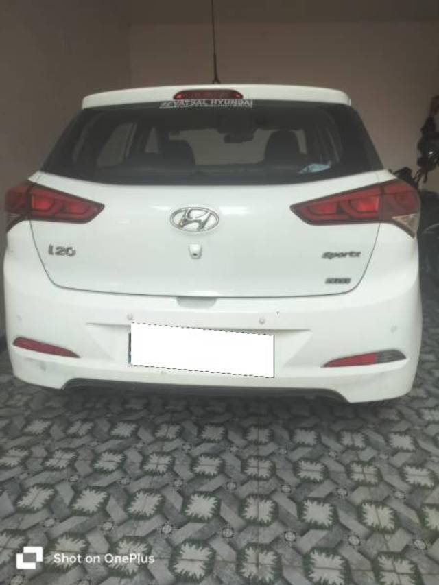 https://images10.gaadi.com/usedcar_image/4219562/original/processed_937b10a5-c3da-491c-810c-9ce3d0995234.jpg?imwidth=6402