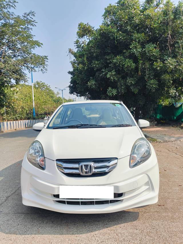 https://images10.gaadi.com/usedcar_image/4219727/original/processed_4f6646685cd148d5186bd325392b684d.jpg?imwidth=6400