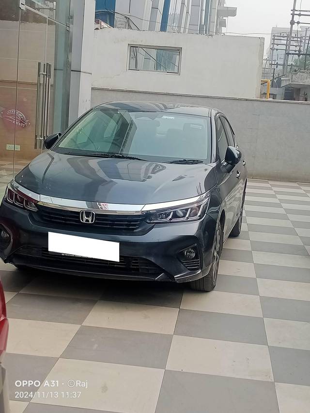 https://images10.gaadi.com/usedcar_image/4219806/original/processed_5c262746d7c68f16170e51997a1bee51.jpg?imwidth=6400