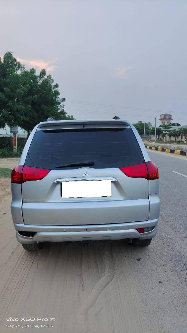 https://images10.gaadi.com/usedcar_image/4219820/original/processed_09ee81fec3039001089d7bde5bd053b1.jpg?imwidth=6402