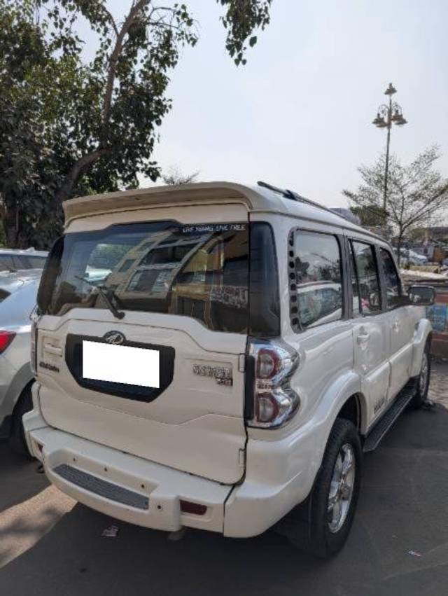 https://images10.gaadi.com/usedcar_image/4219934/original/processed_e4a5a335-b188-4b16-aafe-02fee0b7b346.jpg?imwidth=6402