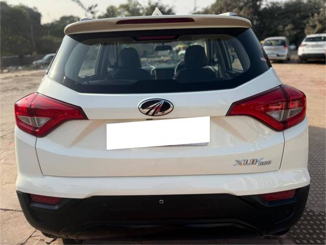 https://images10.gaadi.com/usedcar_image/4220004/original/processed_4cc43b694323ce21229c31e8351a96b5.jpg?imwidth=6402