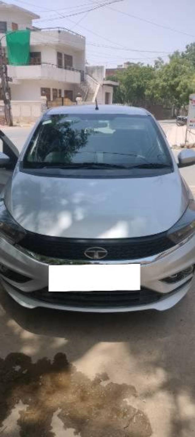 https://images10.gaadi.com/usedcar_image/4220008/original/processed_eec25503-1674-4967-93b6-c2b2d624b751.jpg?imwidth=6402