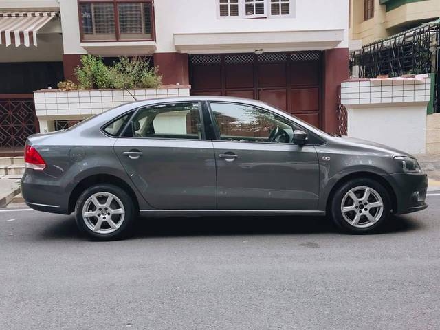 https://images10.gaadi.com/usedcar_image/4220025/original/processed_e1c007fd886f93befaca8cae4465c783.jpg?imwidth=6401