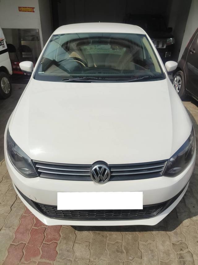 https://images10.gaadi.com/usedcar_image/4220060/original/processed_7b2300681a2f261e130d72e8357ddfb1.jpg?imwidth=6401