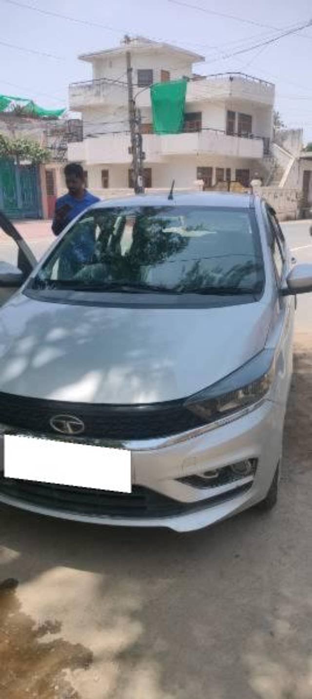 https://images10.gaadi.com/usedcar_image/4220062/original/processed_41d3bcc9-95a1-4683-a186-355f497f4a2d.jpg?imwidth=6402