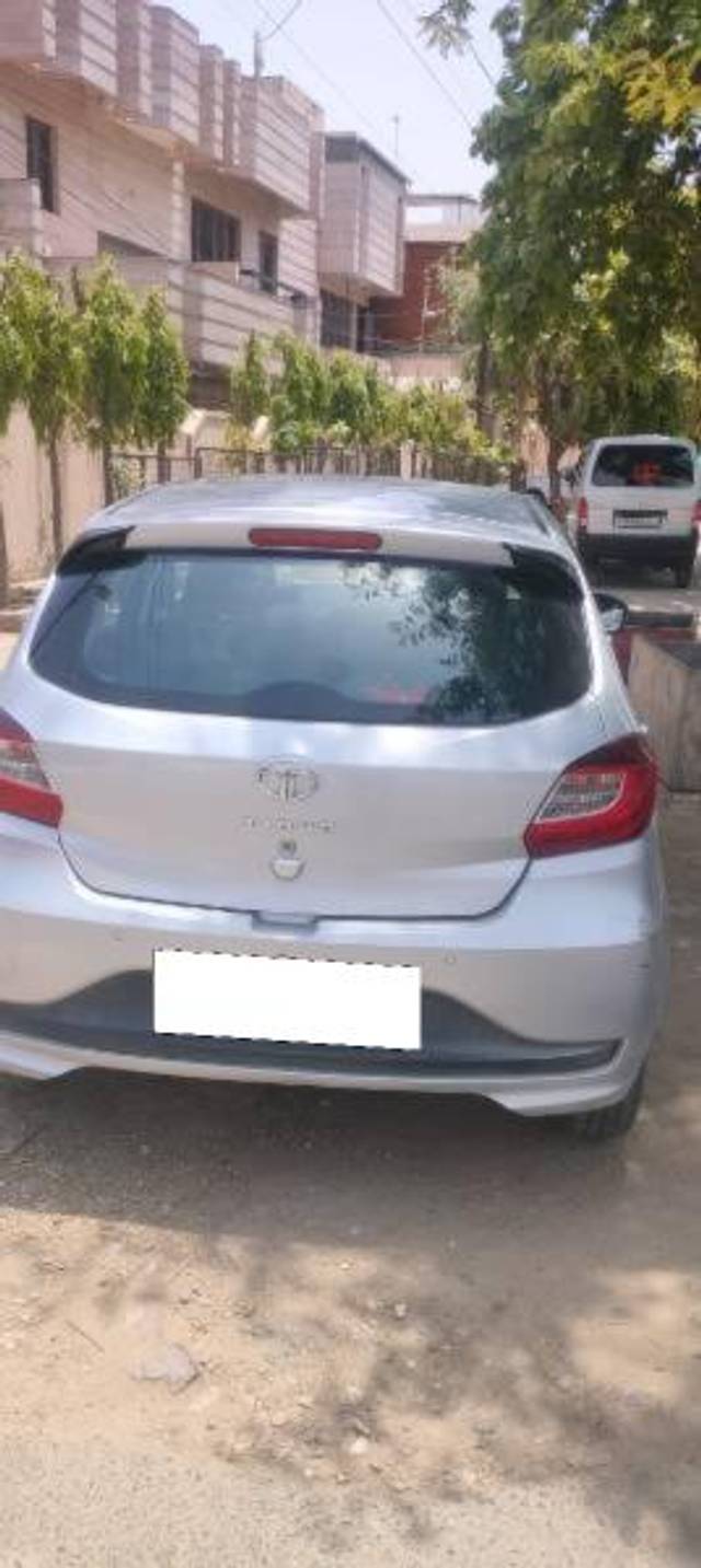 https://images10.gaadi.com/usedcar_image/4220062/original/processed_685d342b-7a9d-422b-a007-227570e9ba48.jpg?imwidth=6401