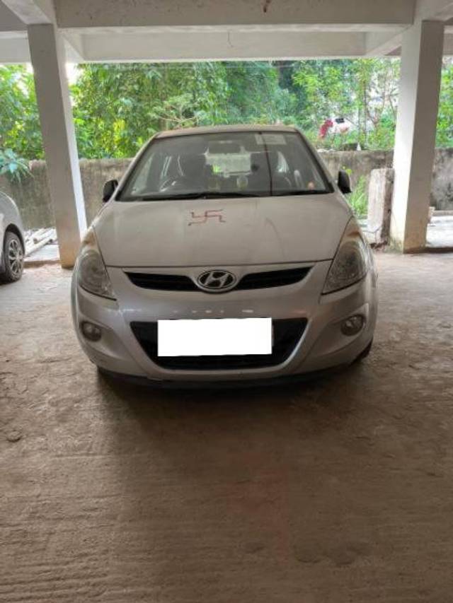 https://images10.gaadi.com/usedcar_image/4220101/original/processed_a79cf647-5fd1-40f8-946a-07d4e1b927a1.jpg?imwidth=6400