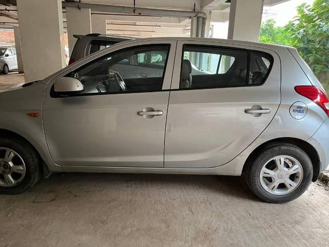 https://images10.gaadi.com/usedcar_image/4220101/original/processed_e77912a9-327e-4011-bb43-932dbb733697.jpg?imwidth=6402