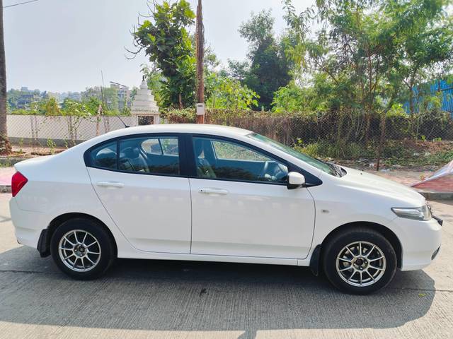 https://images10.gaadi.com/usedcar_image/4220108/original/processed_8d8d24df983e33c06da236755bbeeb82.jpg?imwidth=6401