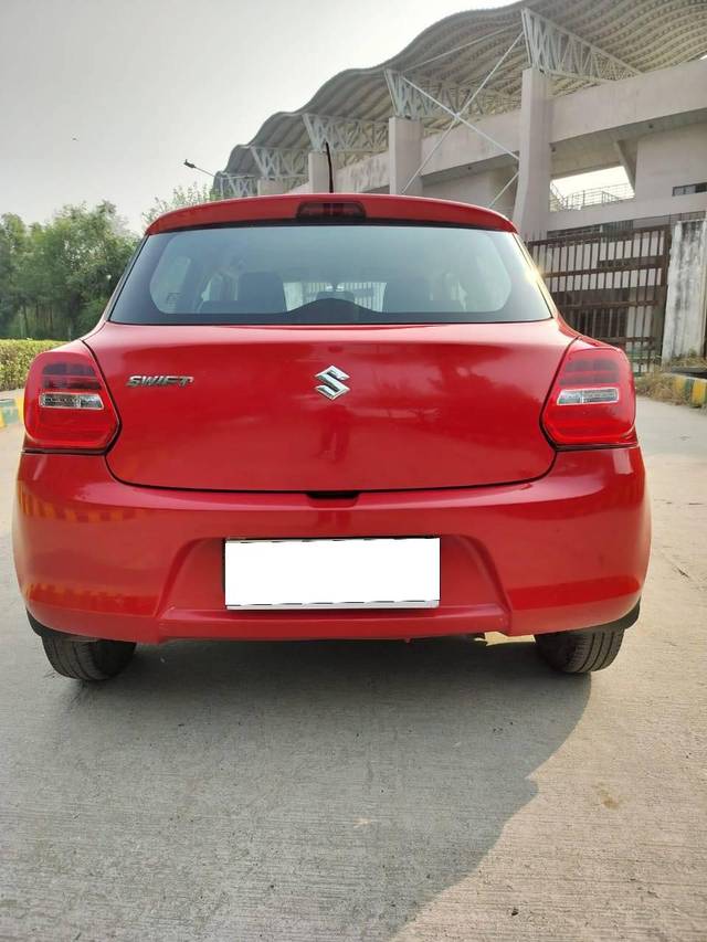 https://images10.gaadi.com/usedcar_image/4220147/original/processed_0d695a7406184a7ec1f70166a666bcff.jpg?imwidth=6402