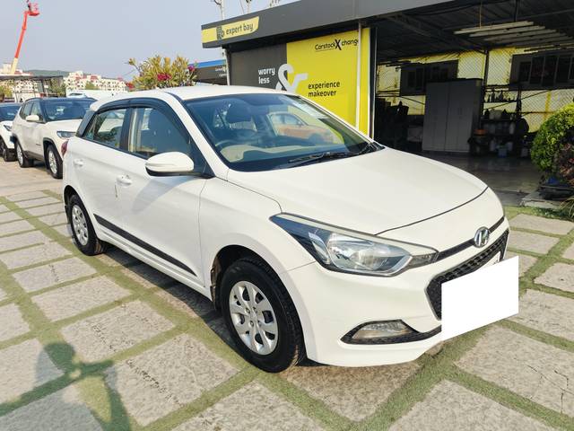 https://images10.gaadi.com/usedcar_image/4220151/original/processed_ece85d06f2ec6988ce4e29fd86f9c289.jpg?imwidth=6400