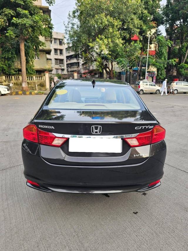 https://images10.gaadi.com/usedcar_image/4220181/original/processed_f1b6a3d6694a39ecb3eb5b8dd1085805.jpg?imwidth=6402