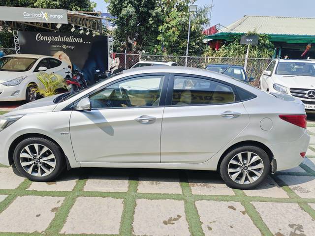 https://images10.gaadi.com/usedcar_image/4220221/original/processed_f8d68d4cc525dcbfac959bdf2518bce8.jpg?imwidth=6402