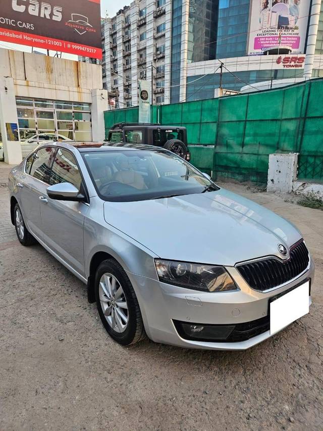 https://images10.gaadi.com/usedcar_image/4220296/original/processed_47b6fd8f54d88b99436a4b3fe349a2d9.jpg?imwidth=6400