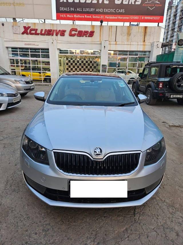 https://images10.gaadi.com/usedcar_image/4220296/original/processed_eff288772a7ccdf61cf4aa67cee300d9.jpg?imwidth=6402