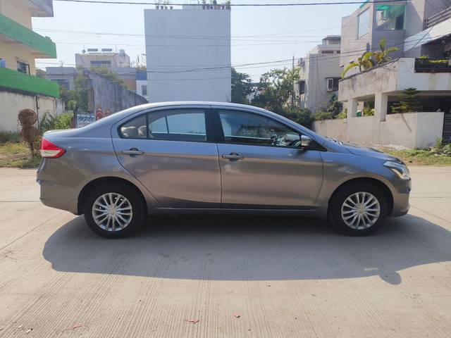 https://images10.gaadi.com/usedcar_image/4220332/original/ef316b89f2186da3d711c2828491a5d8.jpg?imwidth=6401