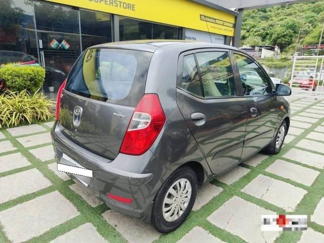 https://images10.gaadi.com/usedcar_image/4220336/original/processed_1f04b2cef6ee211fa678bb98a4a96db0.jpg?imwidth=6402