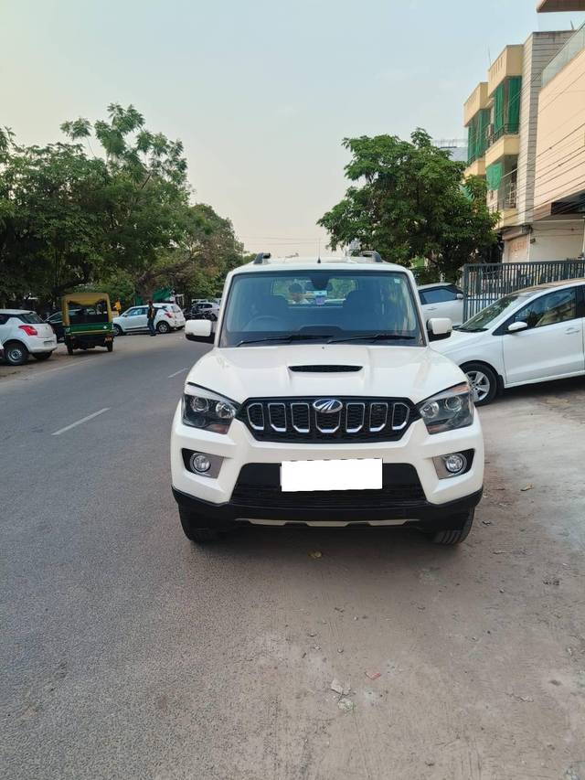 https://images10.gaadi.com/usedcar_image/4220346/original/processed_48c1239dd7f6d6de7ca4b3ec76a2931d.jpg?imwidth=6400