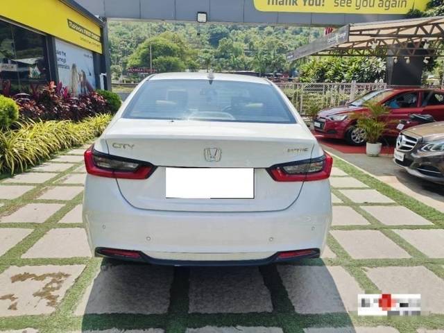 https://images10.gaadi.com/usedcar_image/4220465/original/processed_8c1c53d7fdba7143b1705165bba67596.jpg?imwidth=6402