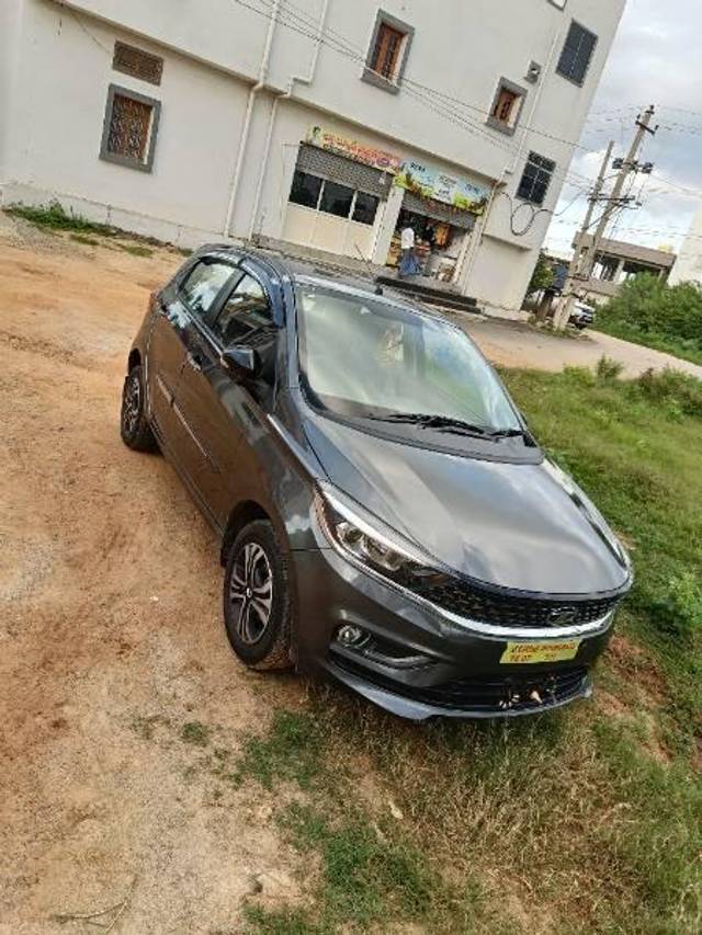 https://images10.gaadi.com/usedcar_image/4220472/original/processed_375e6ce3-4343-4281-808f-1f170e953845.jpg?imwidth=6400