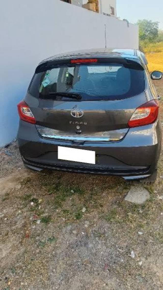 https://images10.gaadi.com/usedcar_image/4220472/original/processed_cd8a3282-ffd3-413e-9e08-5cc585f21399.jpg?imwidth=6401