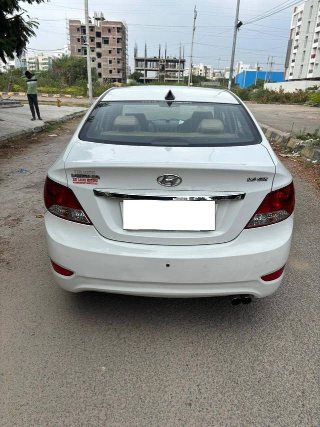 https://images10.gaadi.com/usedcar_image/4220501/original/processed_0a1a48fa17b9def3ffe7cdf61372d056.jpg?imwidth=6402