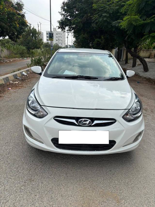 https://images10.gaadi.com/usedcar_image/4220501/original/processed_9d8f199b0e5b78014a7db79695f60057.jpg?imwidth=6400