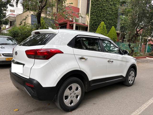 https://images10.gaadi.com/usedcar_image/4220530/original/processed_4ab75e20e10f09c059731d9a8df4f179.jpg?imwidth=6402