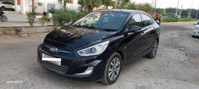 https://images10.gaadi.com/usedcar_image/4220603/original/processed_8a8142b3b50747e976f49519a6b9c107.jpg?imwidth=6400