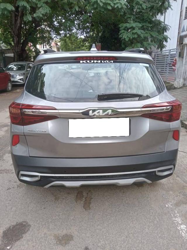 https://images10.gaadi.com/usedcar_image/4220624/original/processed_40189fda76a0aa860d88d723669a7cc8.jpg?imwidth=6401