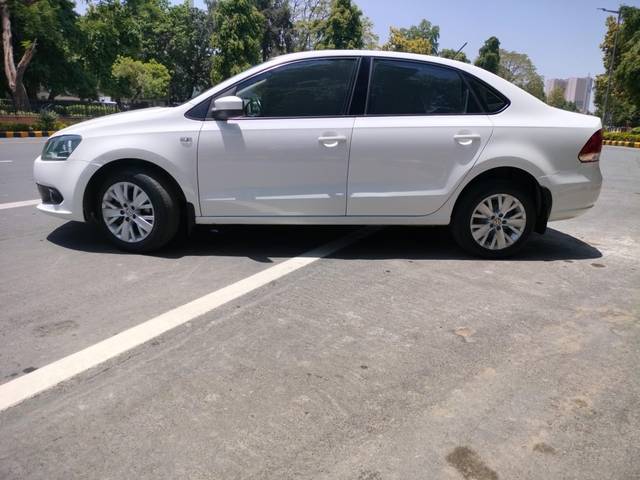 https://images10.gaadi.com/usedcar_image/4220668/original/5daffbcb63f29b3f9d000b784f78e361.jpg?imwidth=6402