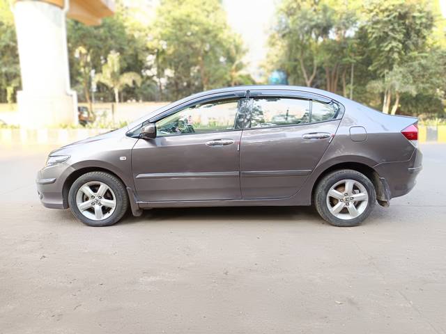 https://images10.gaadi.com/usedcar_image/4220685/original/0ca9e76e1fab1457c4e1d3b048906abb.jpg?imwidth=6402