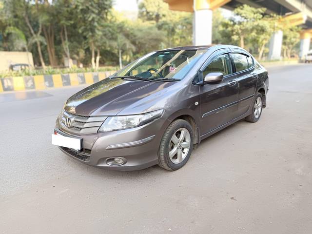 https://images10.gaadi.com/usedcar_image/4220685/original/processed_cd3c4aefba09ae150b6fb845546f3156.jpg?imwidth=6401