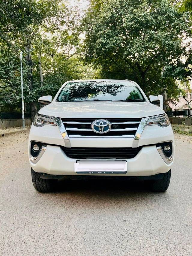 https://images10.gaadi.com/usedcar_image/4220686/original/processed_fb2b4f5973d87731221faaadd9b72b9d.jpg?imwidth=6402