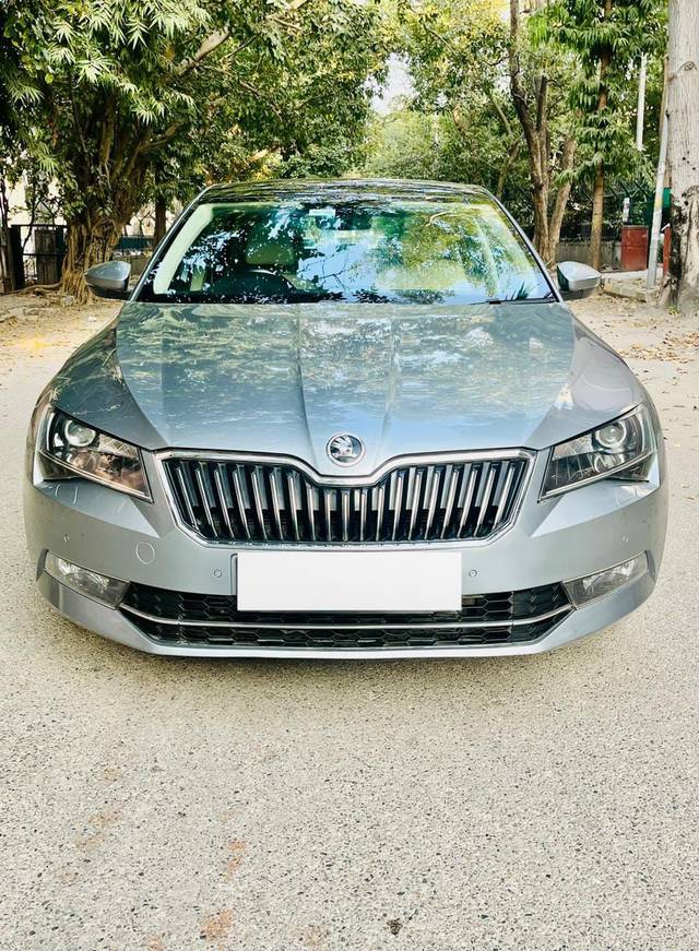 https://images10.gaadi.com/usedcar_image/4220697/original/4a0d469d0a14f4abe84b4a5c1e290f4c.jpg?imwidth=6402