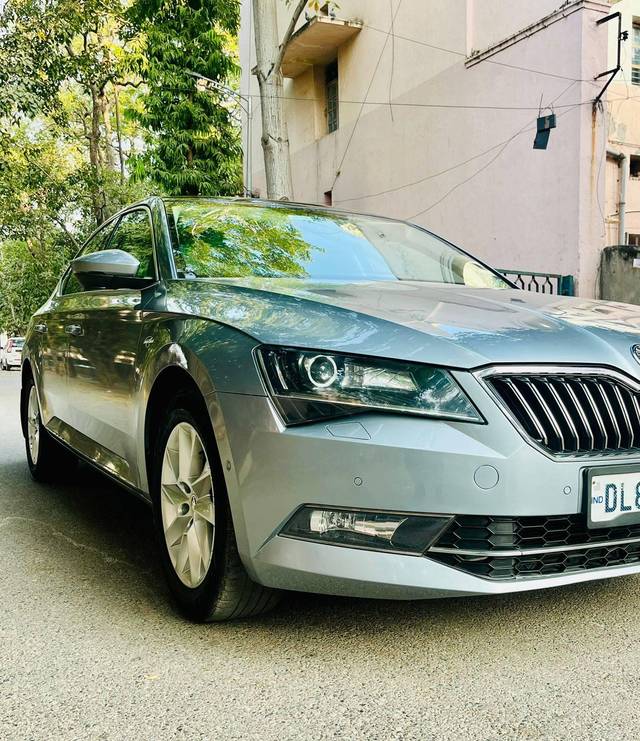 https://images10.gaadi.com/usedcar_image/4220697/original/processed_48027c2d933ba26411b9e25d83d78dce.jpg?imwidth=6400