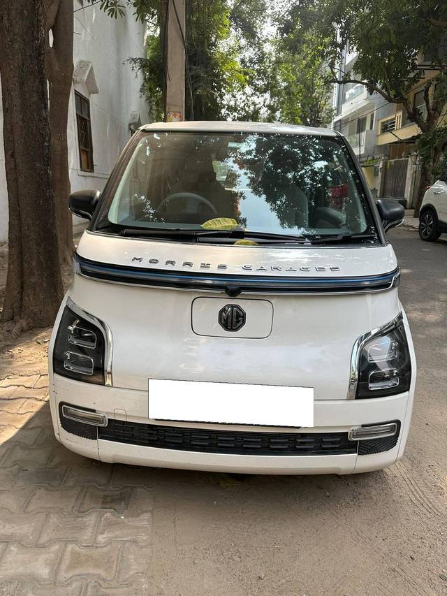 https://images10.gaadi.com/usedcar_image/4220712/original/processed_db6c6aeaffb624652d4a8185d3485dc9.jpg?imwidth=6400