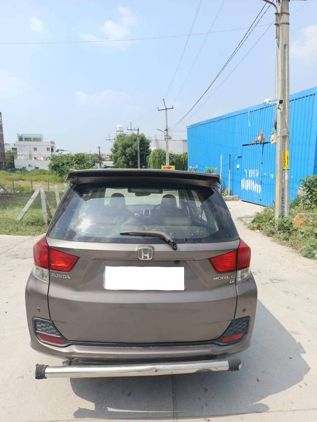 https://images10.gaadi.com/usedcar_image/4220723/original/processed_b96ecd7ddd7416fee670f95b2fe08a00.jpg?imwidth=6401