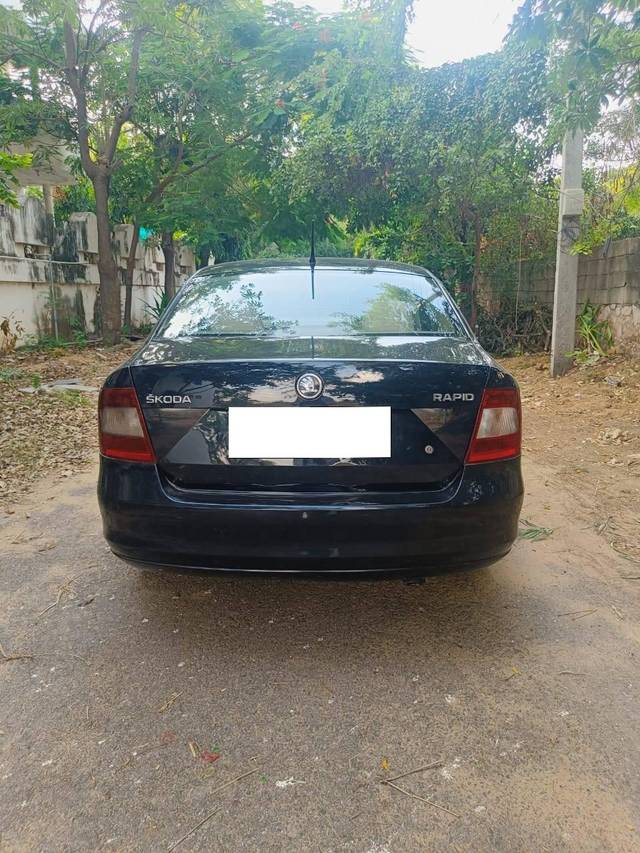 https://images10.gaadi.com/usedcar_image/4220724/original/processed_ca58e2673c9e40ebed513cd353cab073.jpg?imwidth=6402