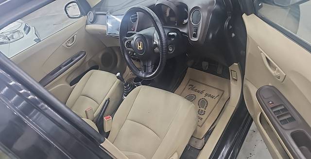 https://images10.gaadi.com/usedcar_image/4220767/original/e4e354db05d5a644b15cacd5a6484570.jpg?imwidth=6402