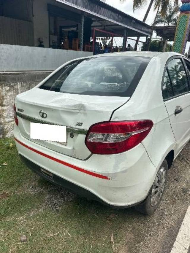 https://images10.gaadi.com/usedcar_image/4220827/original/processed_d5d57473-85a9-4bf0-9b7c-d2417854b23c.jpg?imwidth=6400